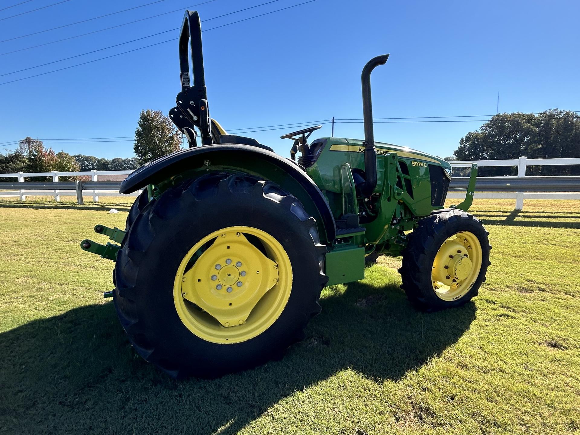 2022 John Deere 5075E Image