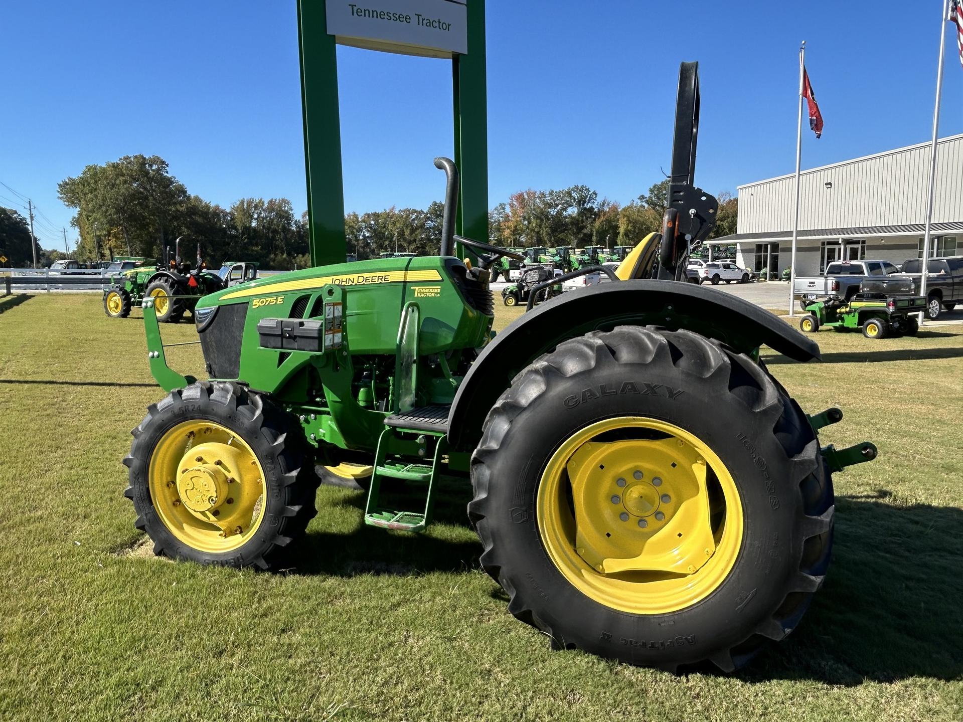 2022 John Deere 5075E Image