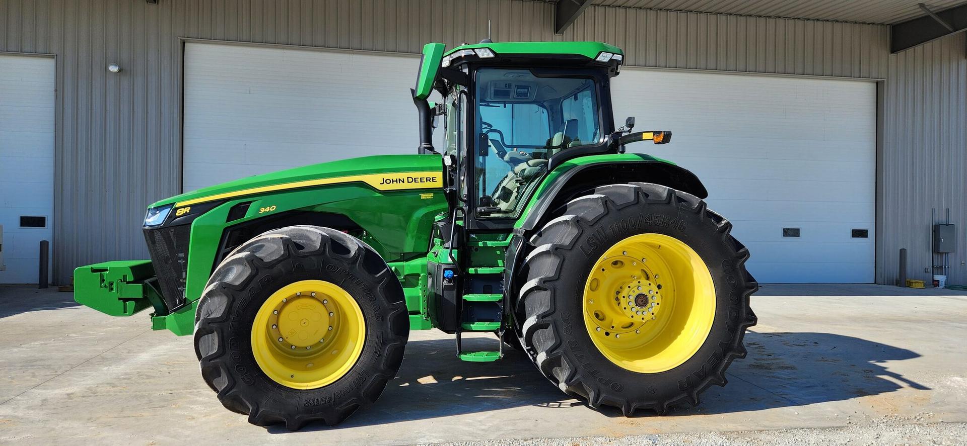 2022 John Deere 8R 340