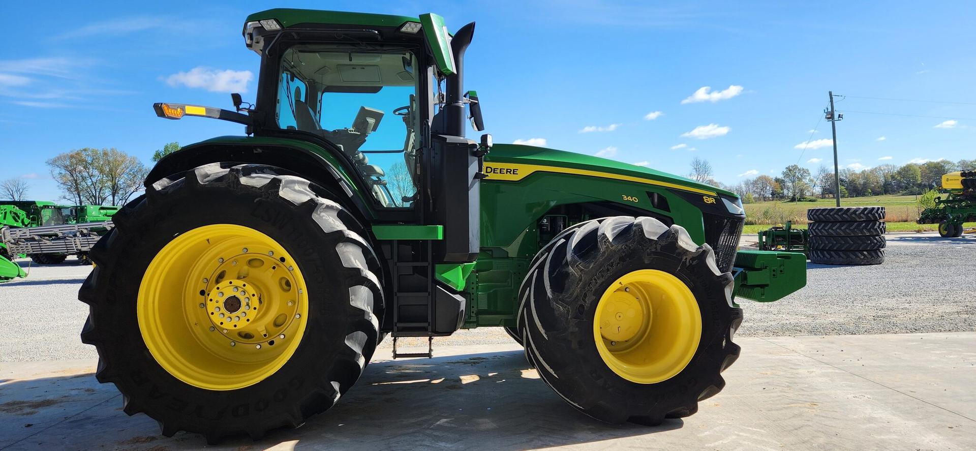 2022 John Deere 8R 340