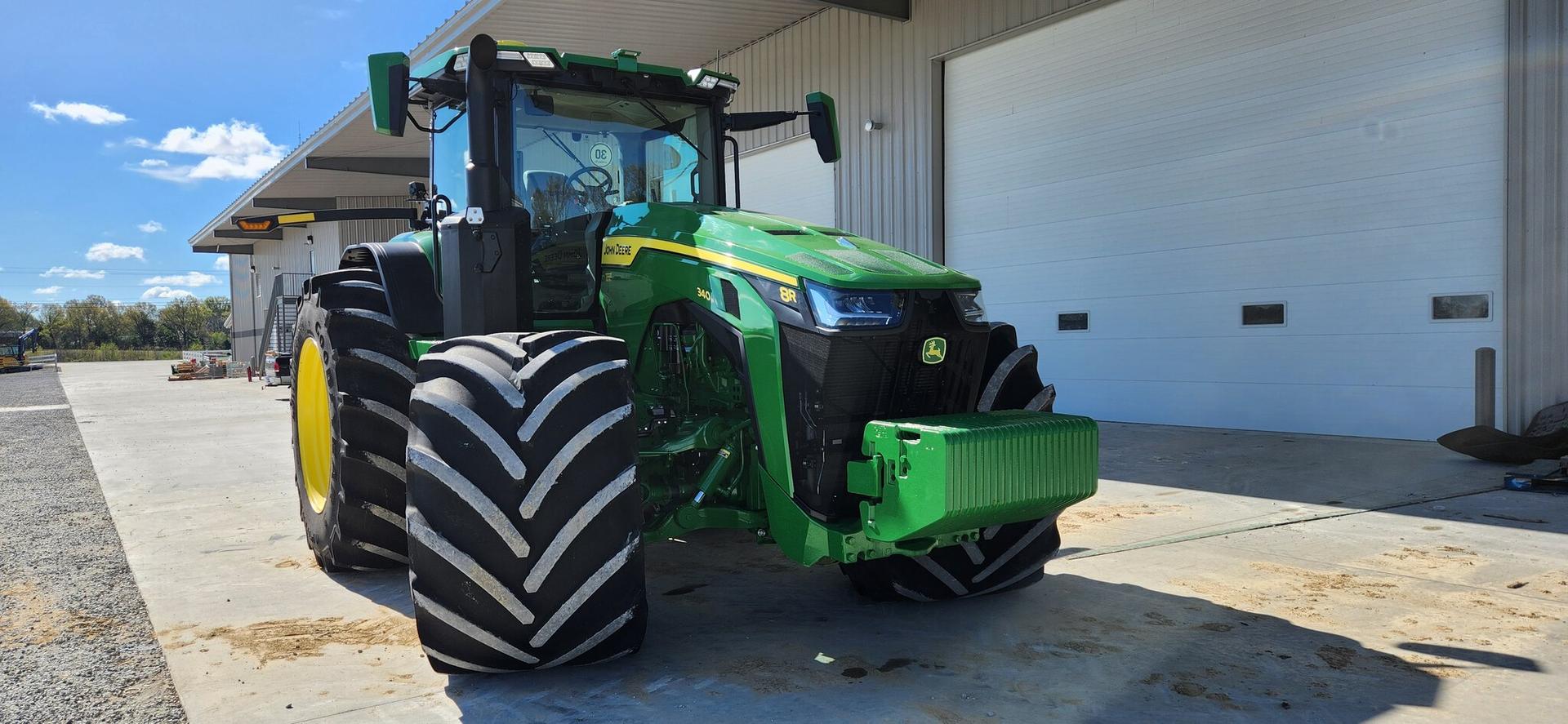 2022 John Deere 8R 340