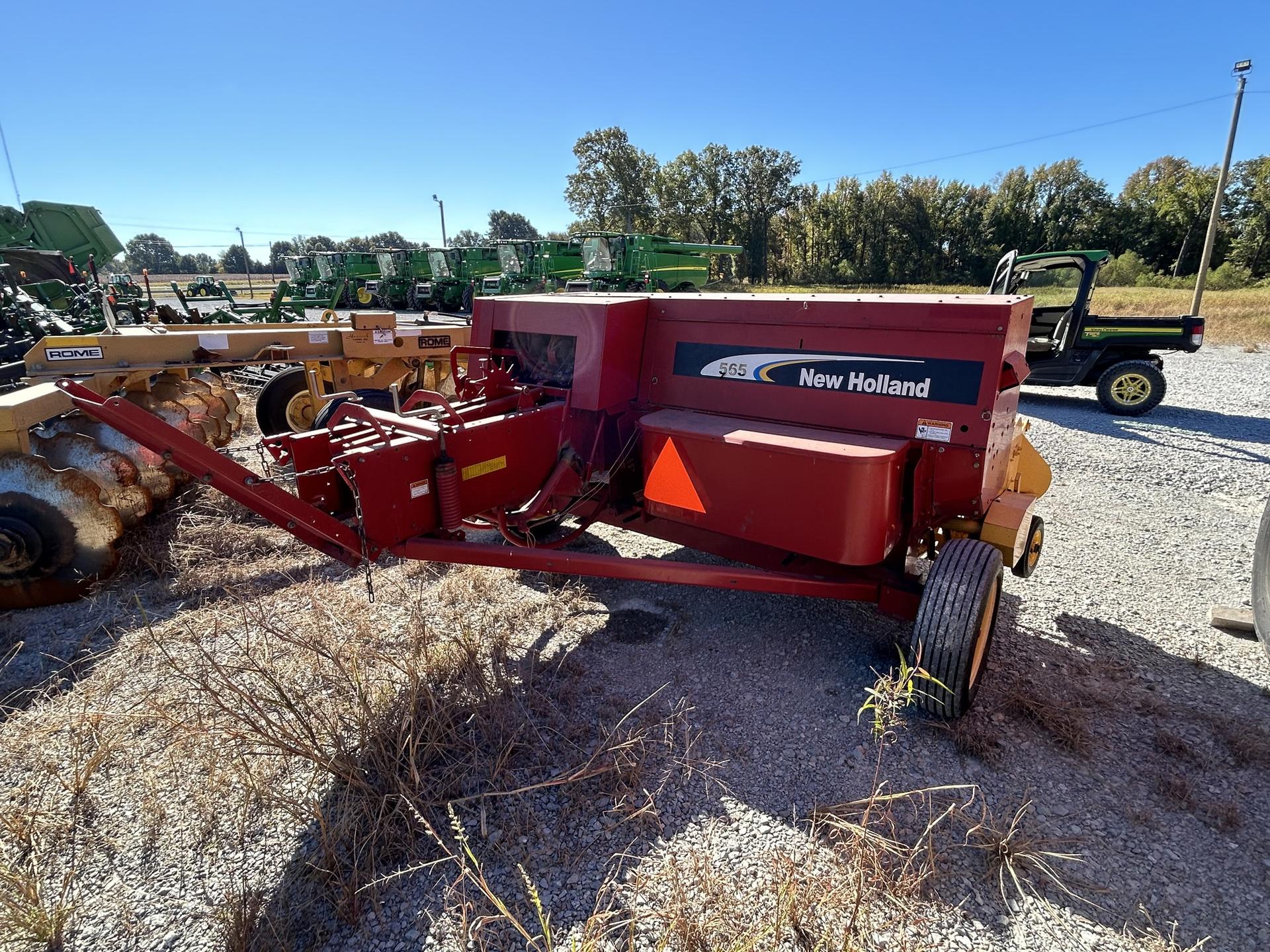 New Holland 565