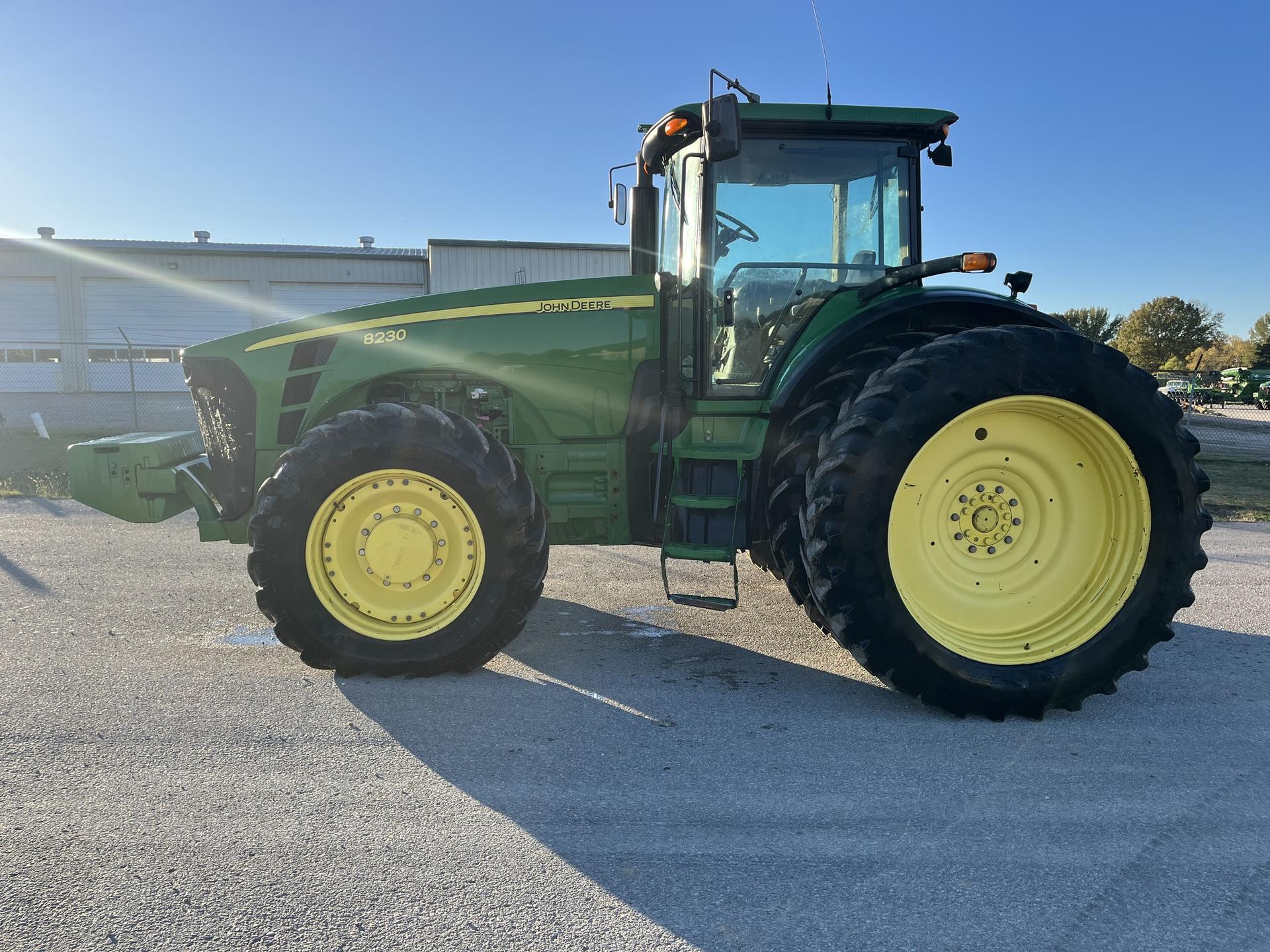 2009 John Deere 8230 Image