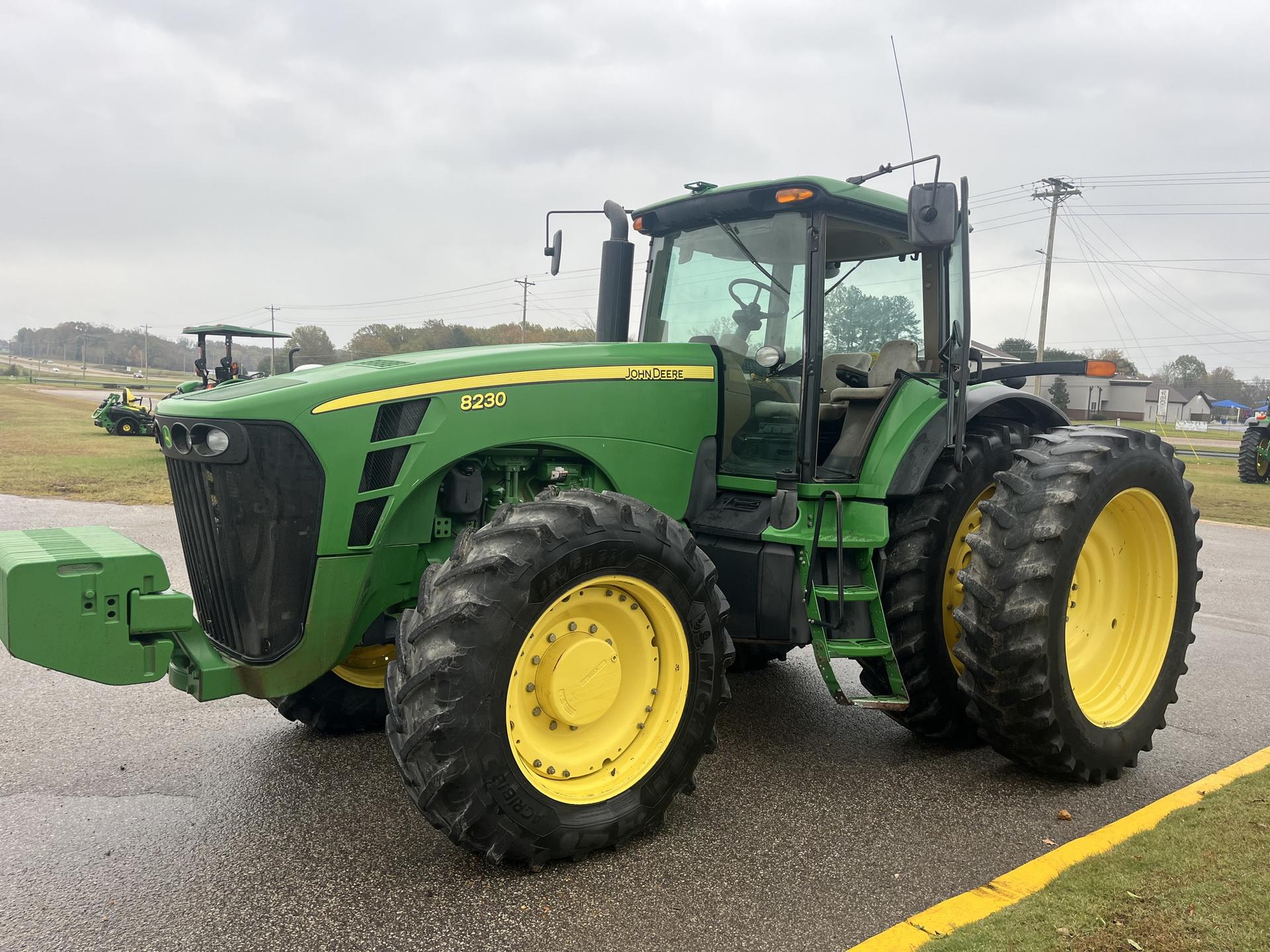 2009 John Deere 8230 Image