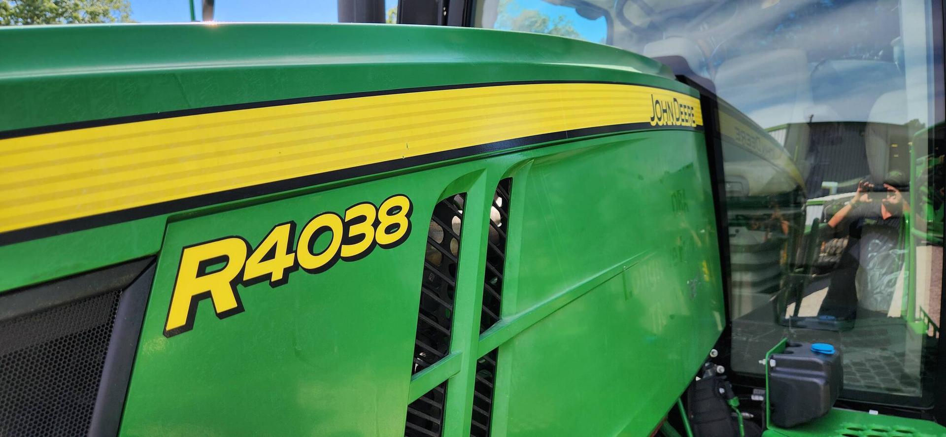 2018 John Deere R4038