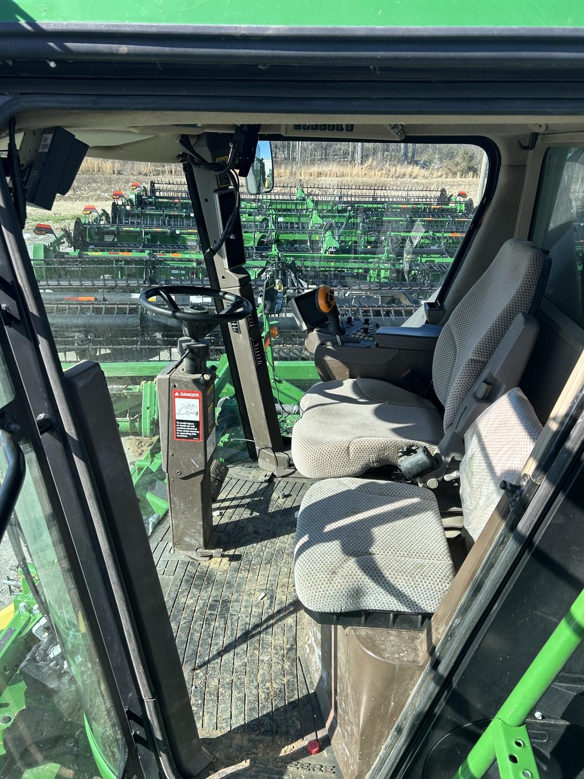 2018 John Deere CP690 Image