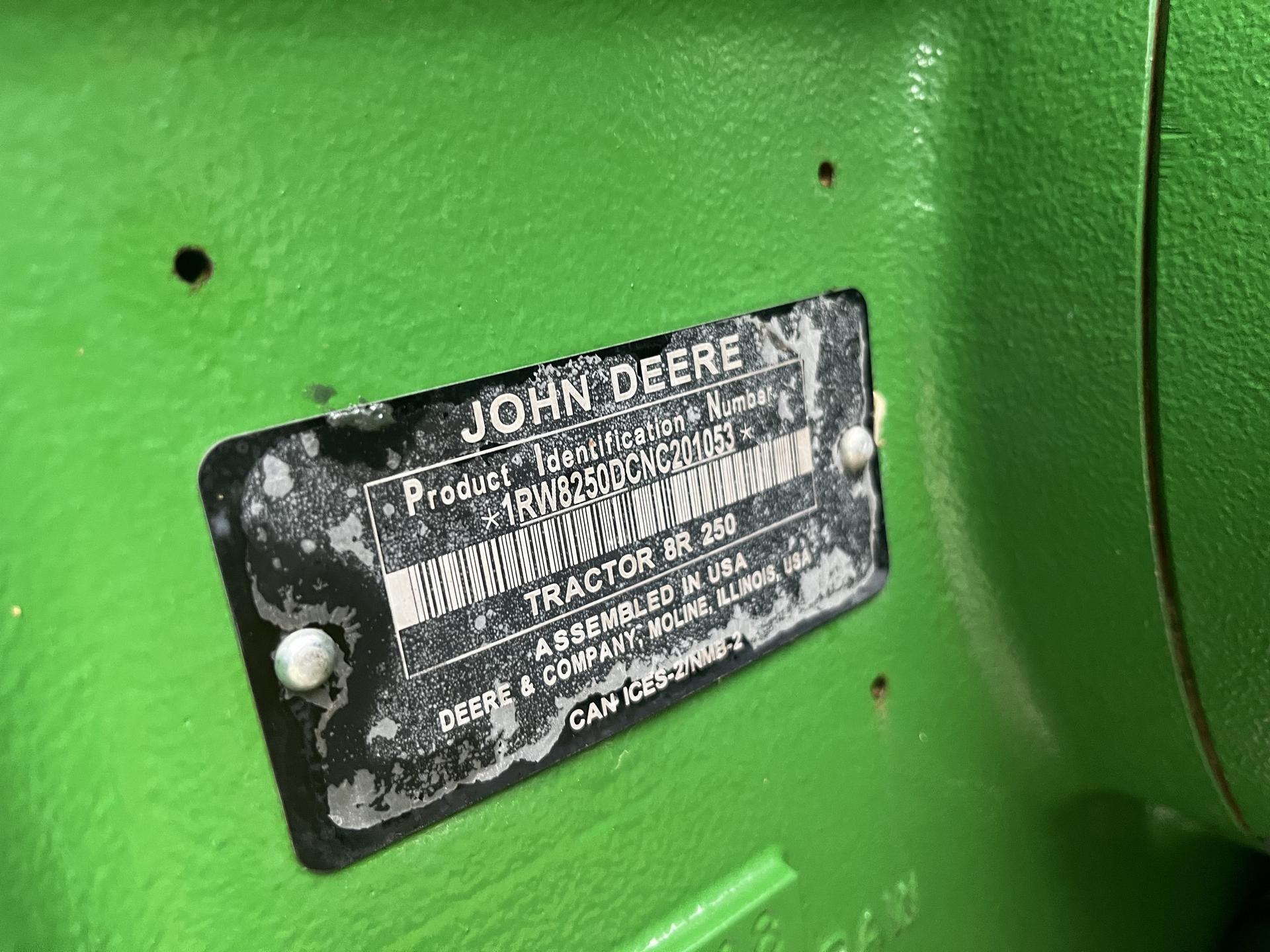 2022 John Deere 8R 250