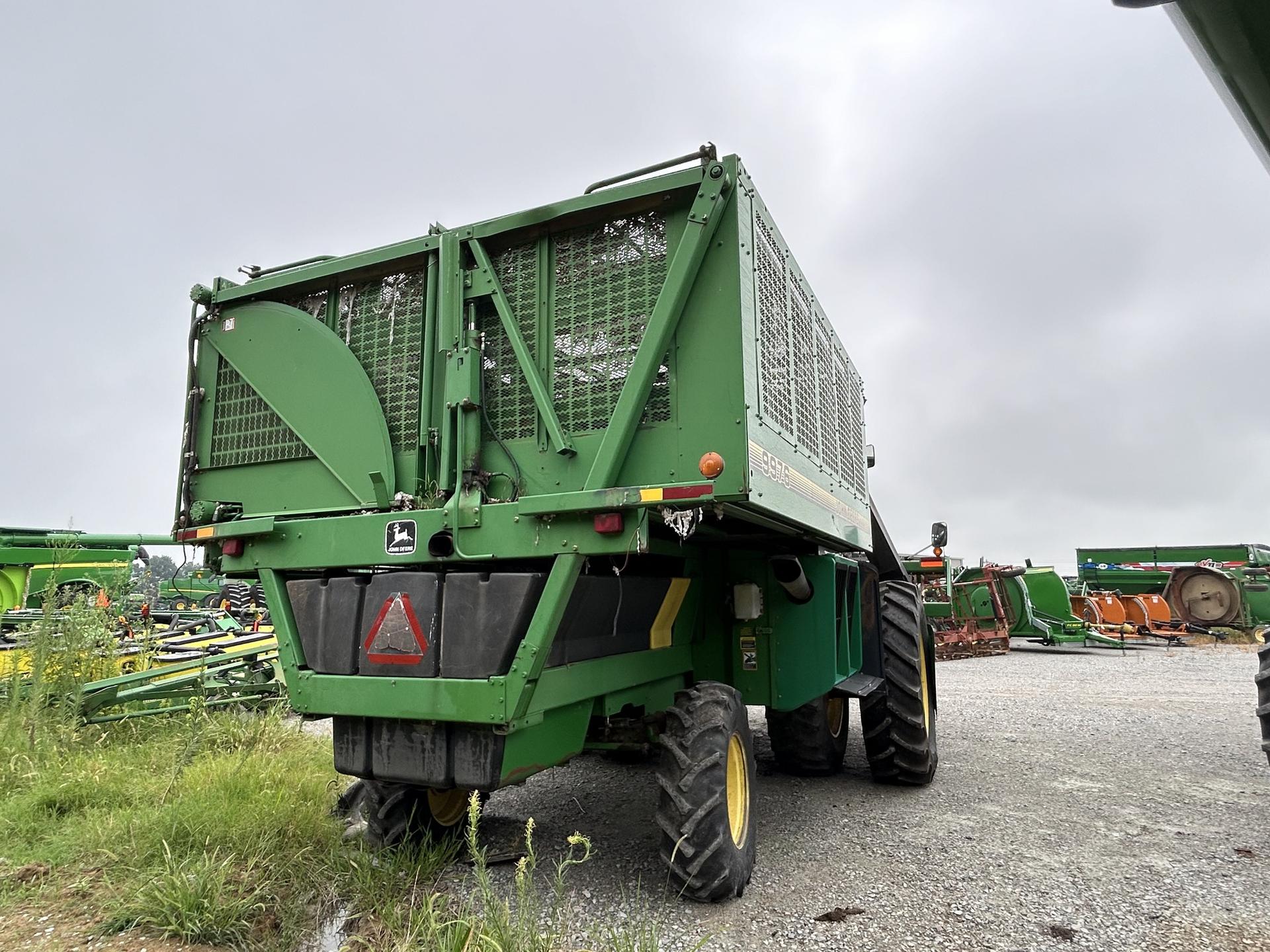 2001 John Deere 9976