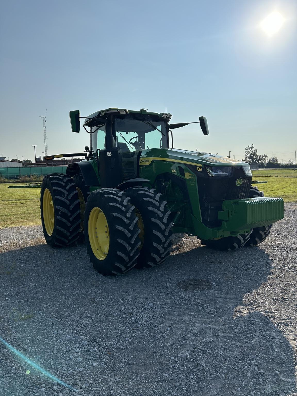 2023 John Deere 8R 370