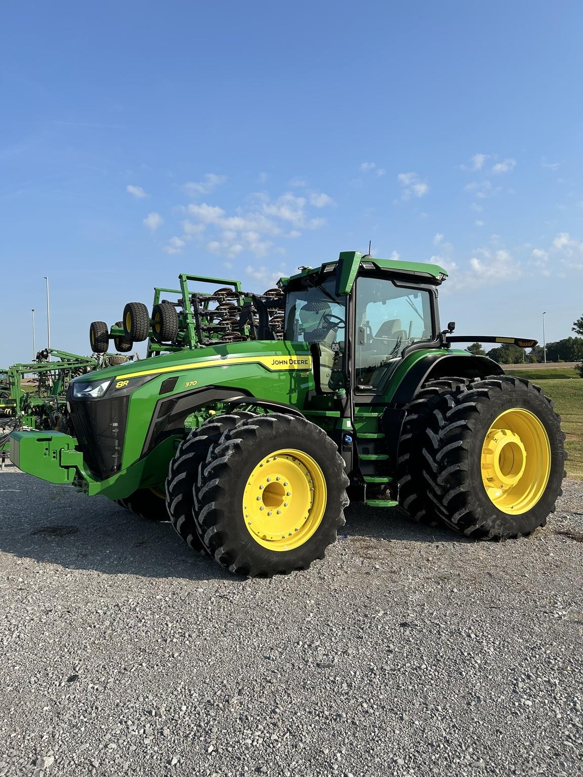 2023 John Deere 8R 370