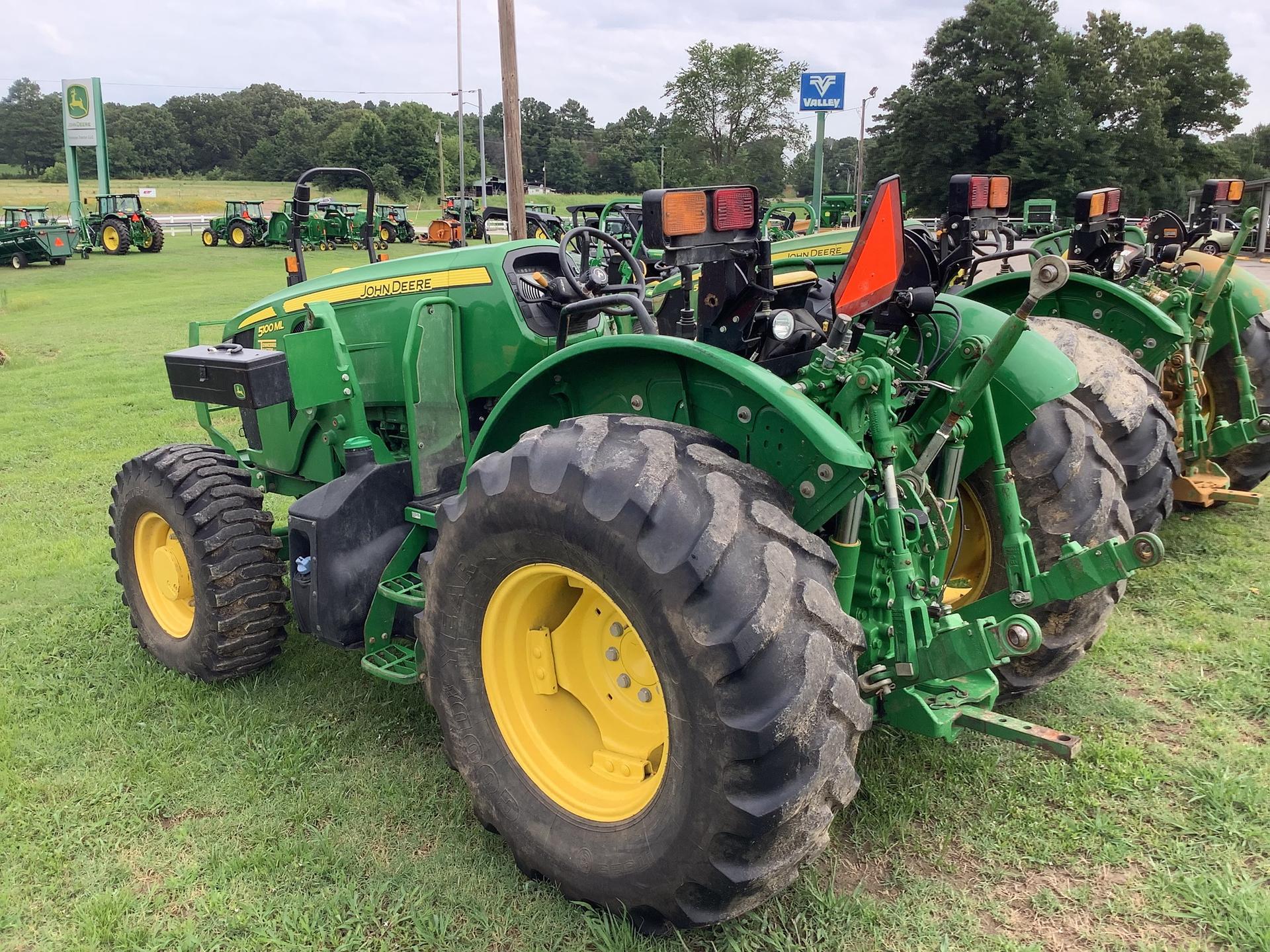 2021 John Deere 5100M