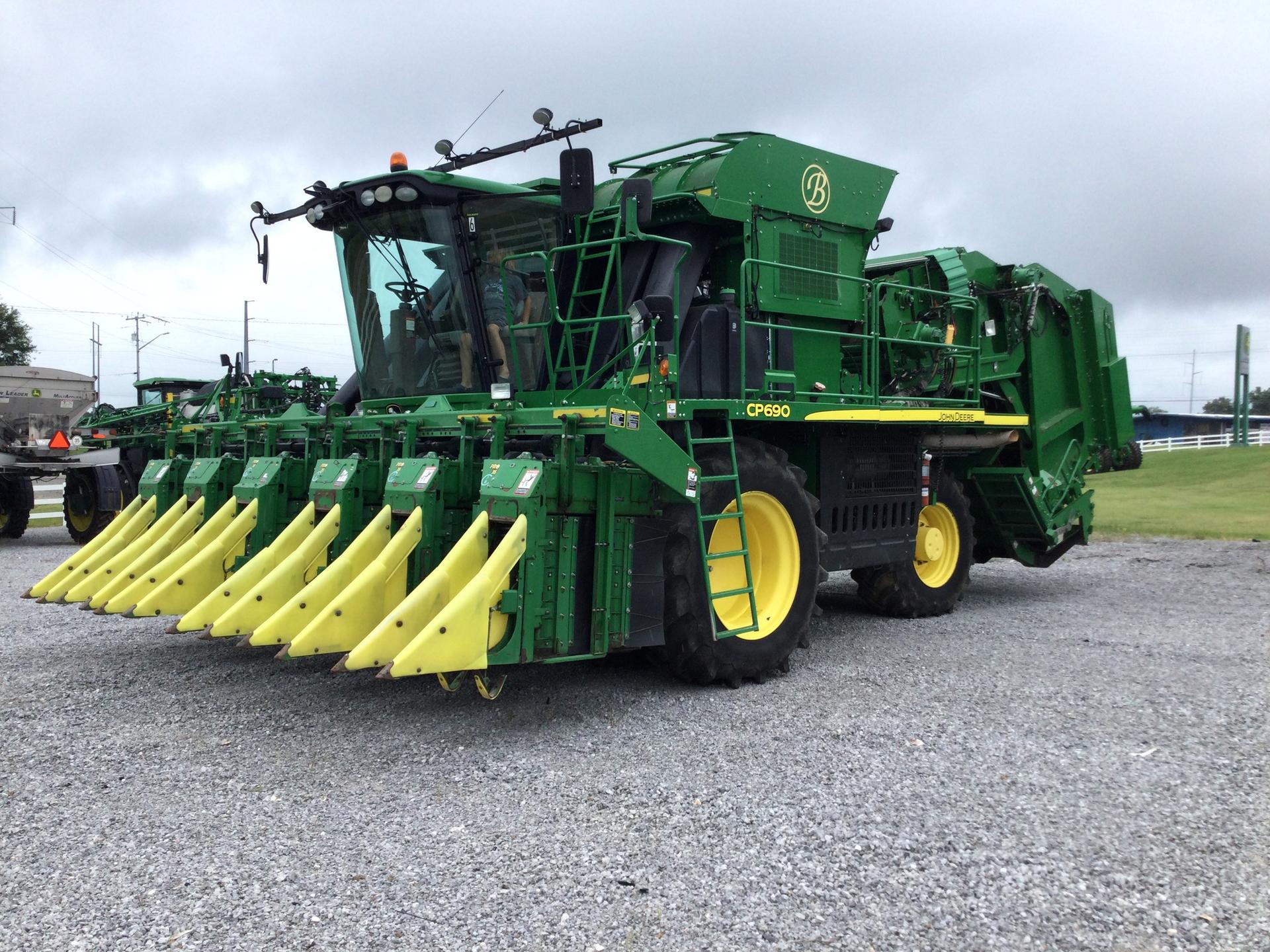 2016 John Deere CP690 Image