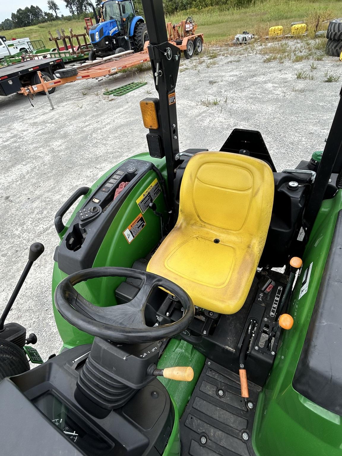 2021 John Deere 4052M