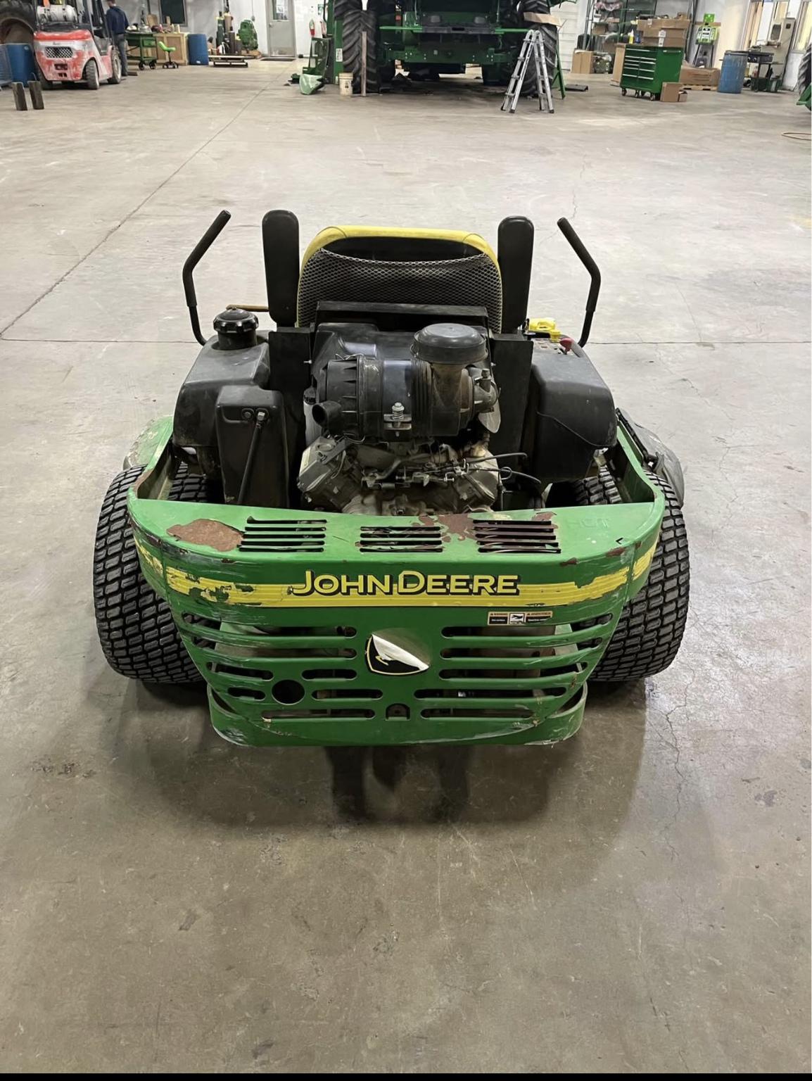 2004 John Deere 777 Image