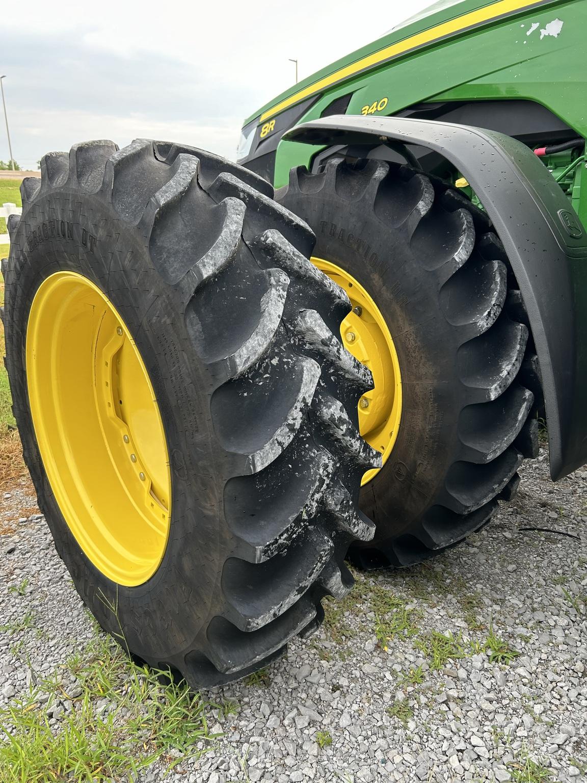 2022 John Deere 8R 340