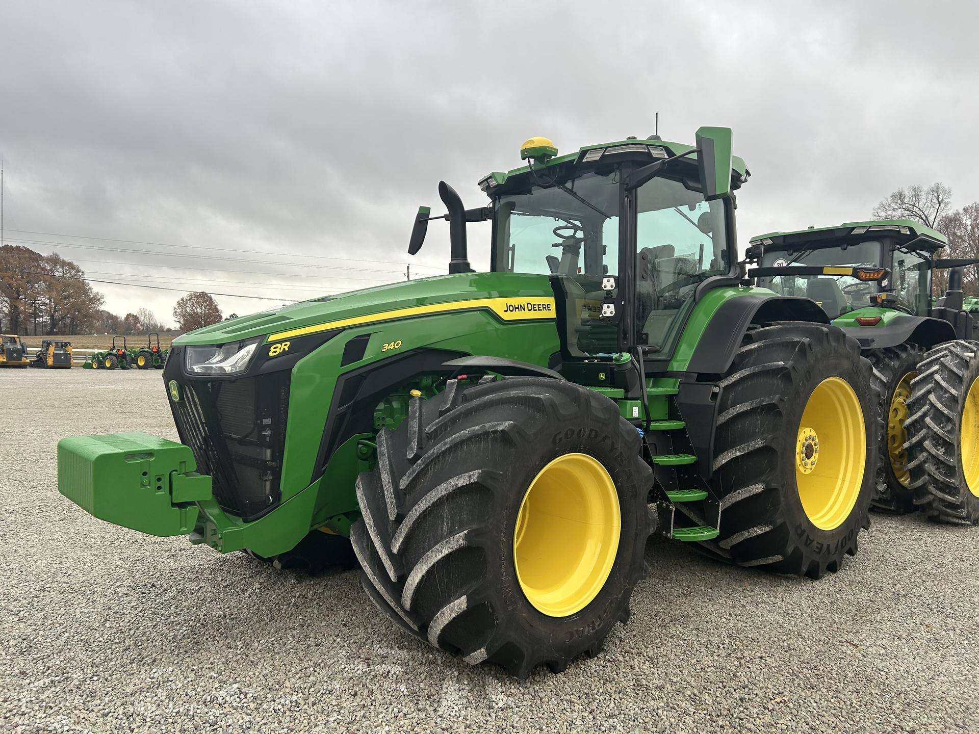 2023 John Deere 8R 340 Image