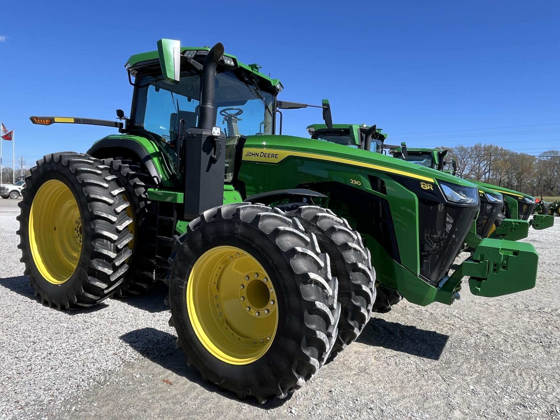 2022 John Deere 8R 230