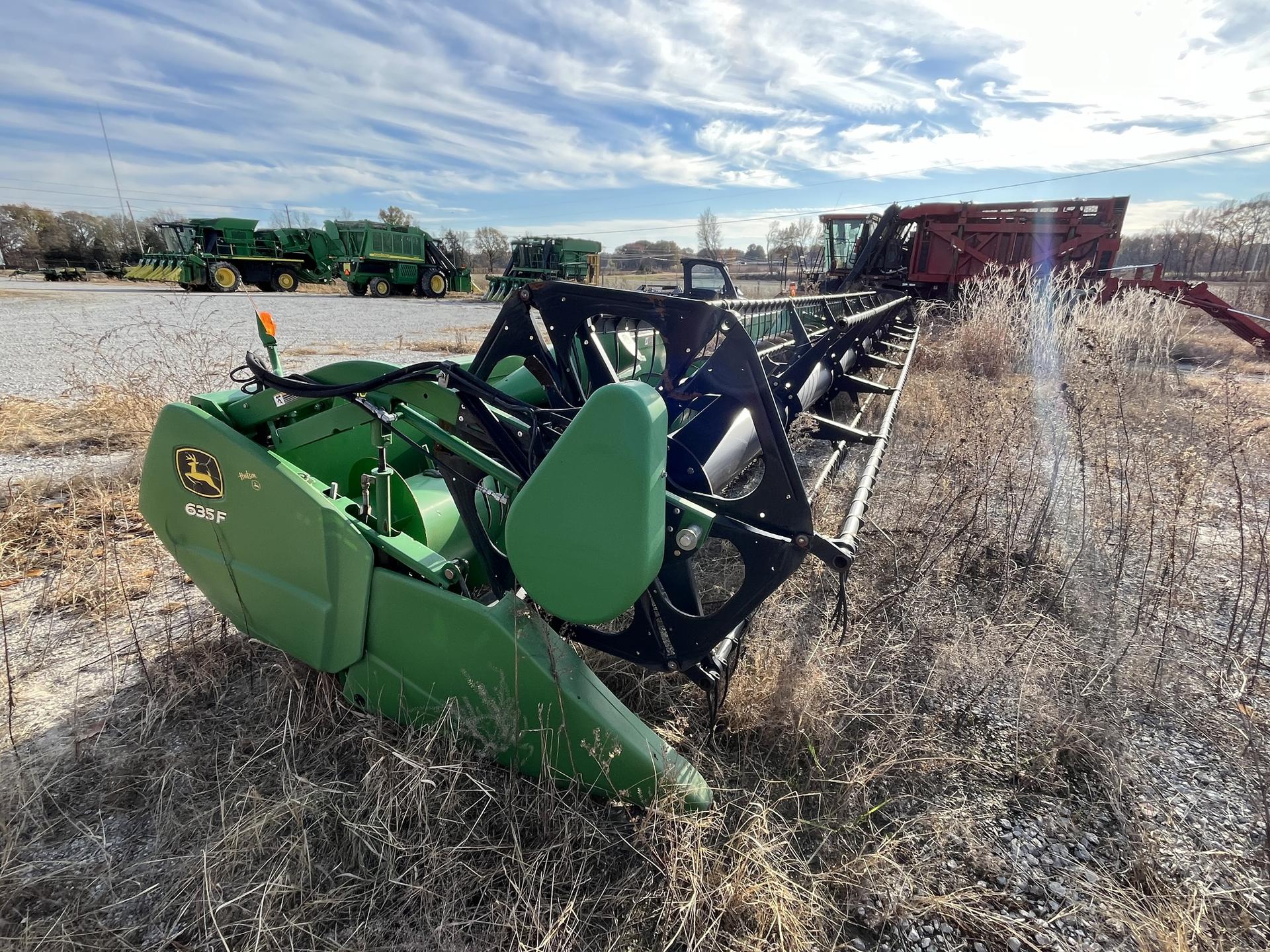 2011 John Deere 635F