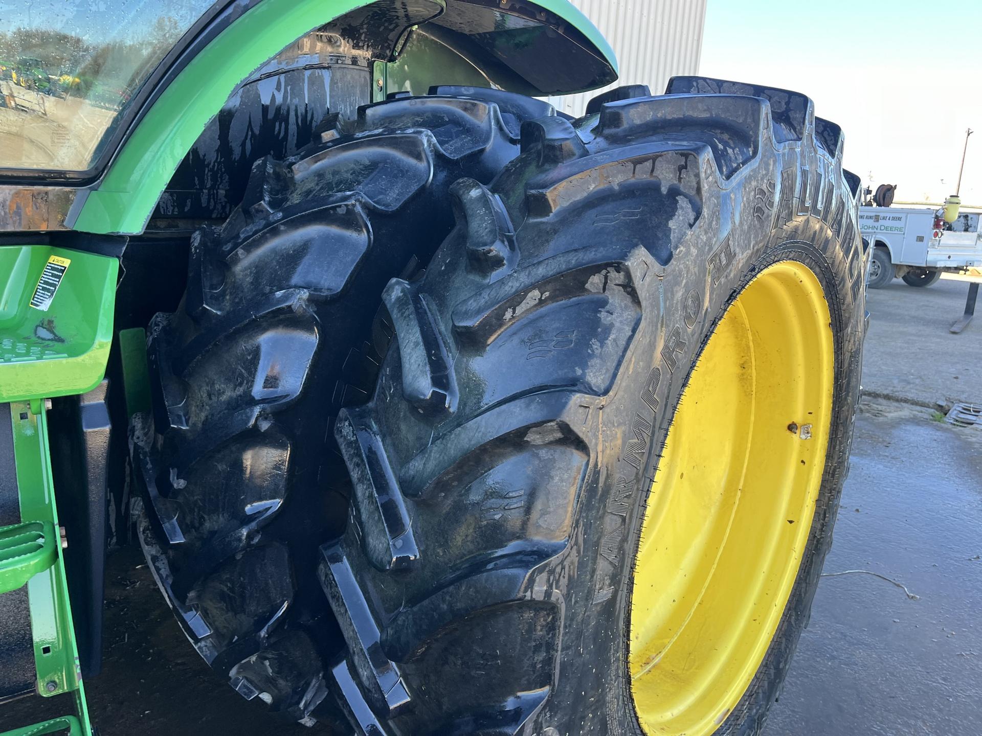 2012 John Deere 8285R Image