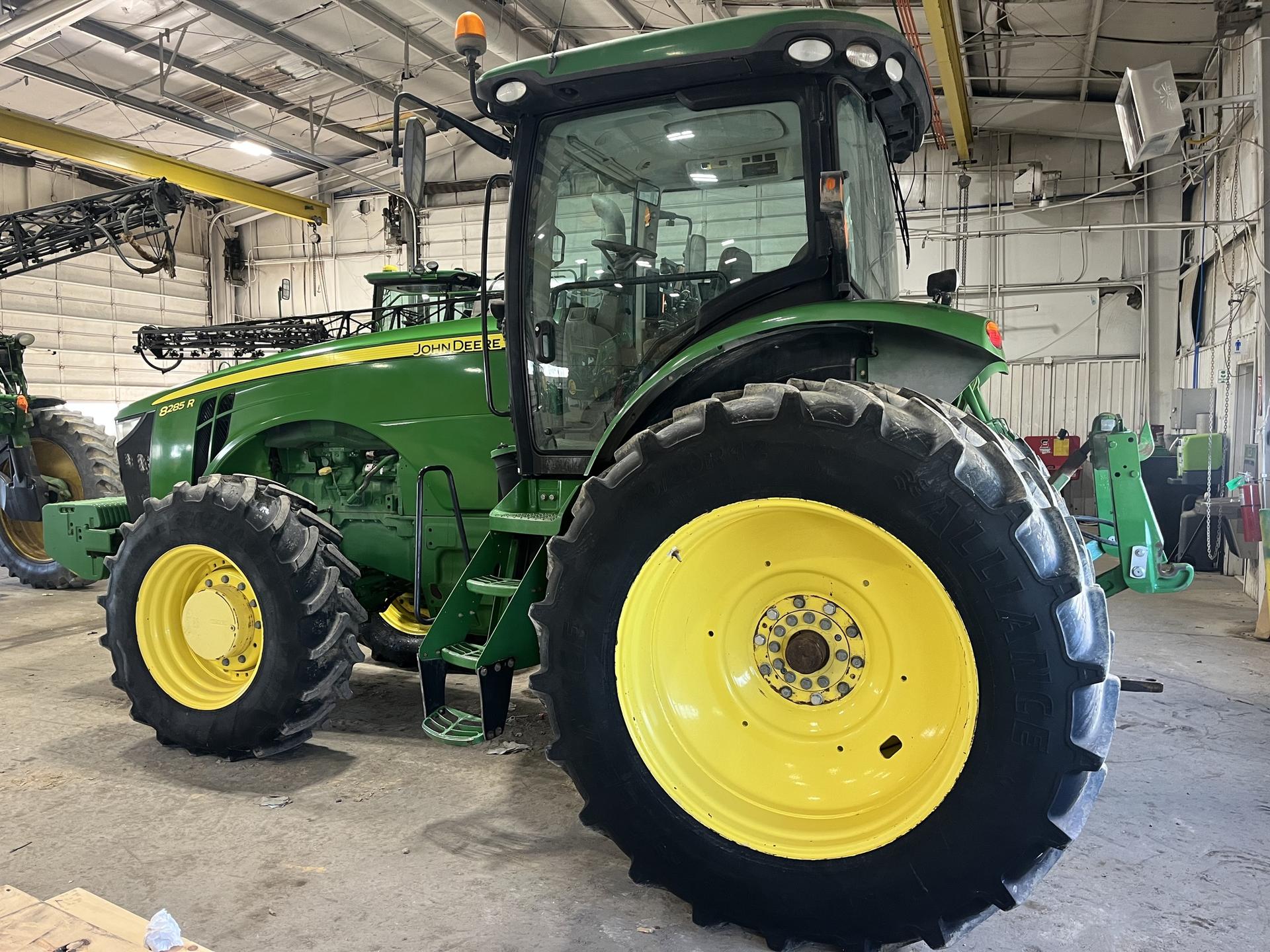 2012 John Deere 8285R Image