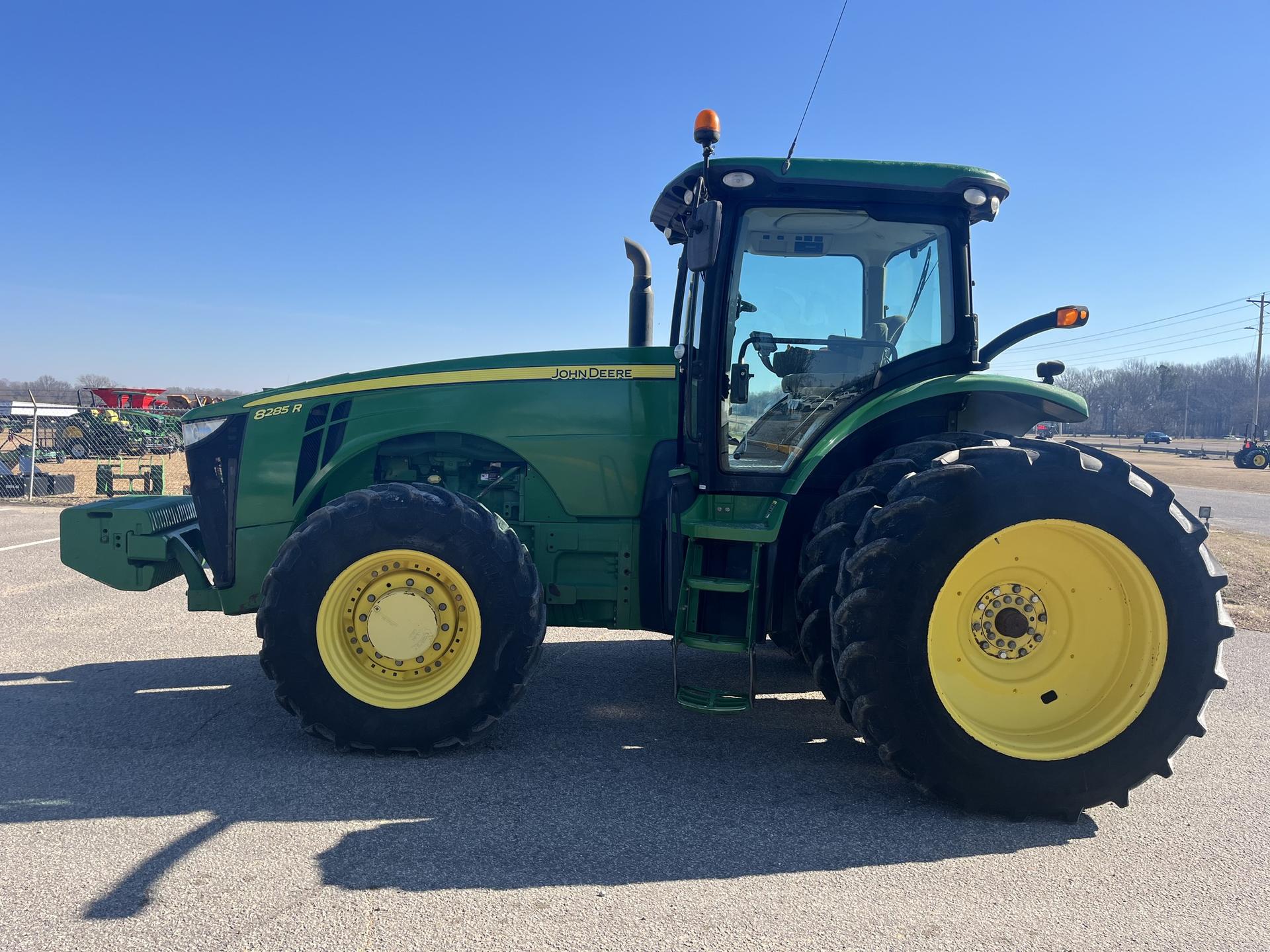 2012 John Deere 8285R Image