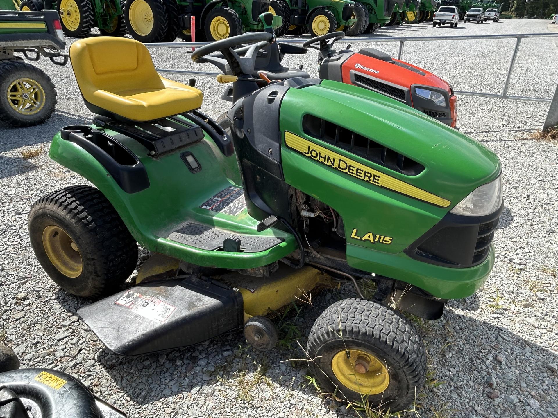 2010 John Deere LA115