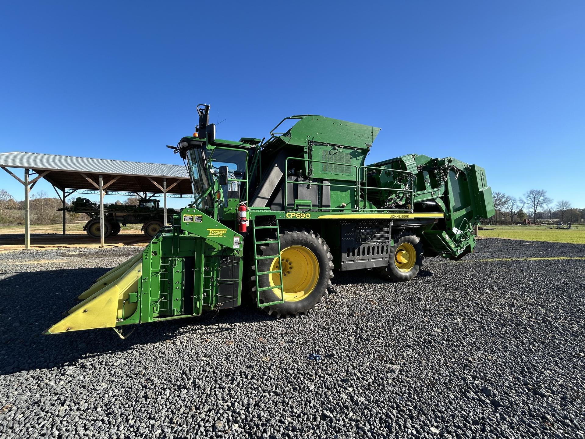 2018 John Deere CP690 Image