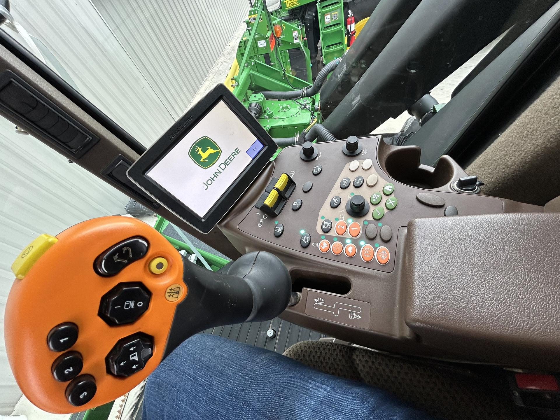 2021 John Deere CP690 Image