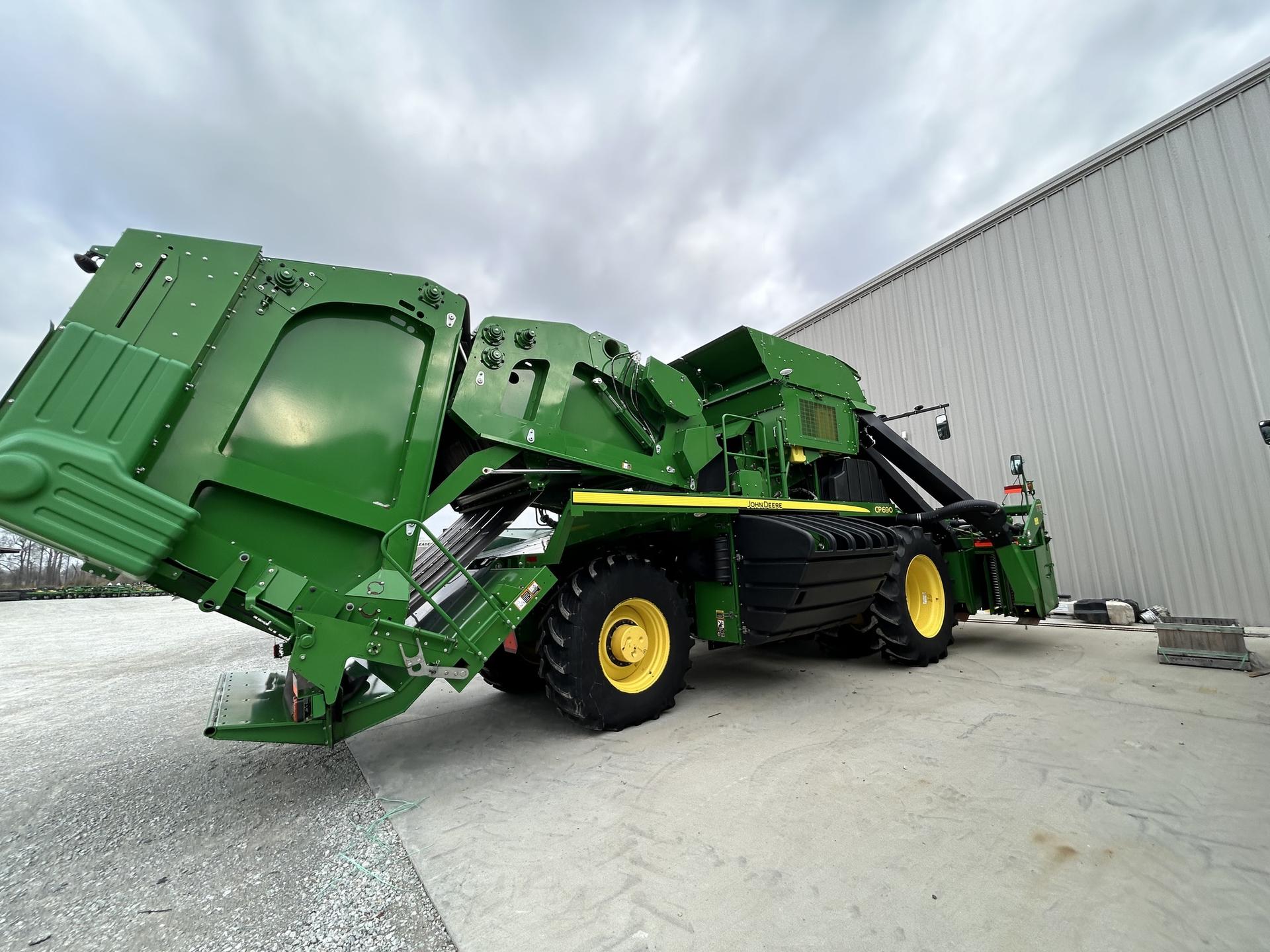 2021 John Deere CP690 Image