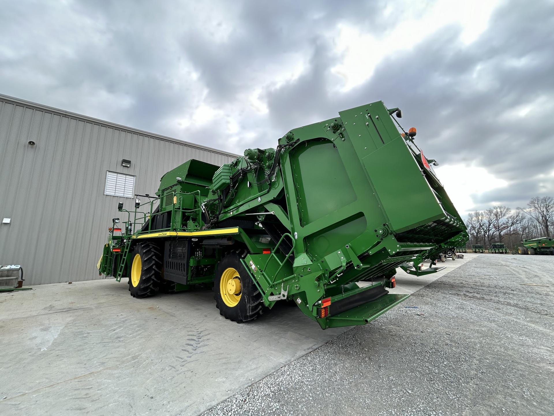 2021 John Deere CP690 Image