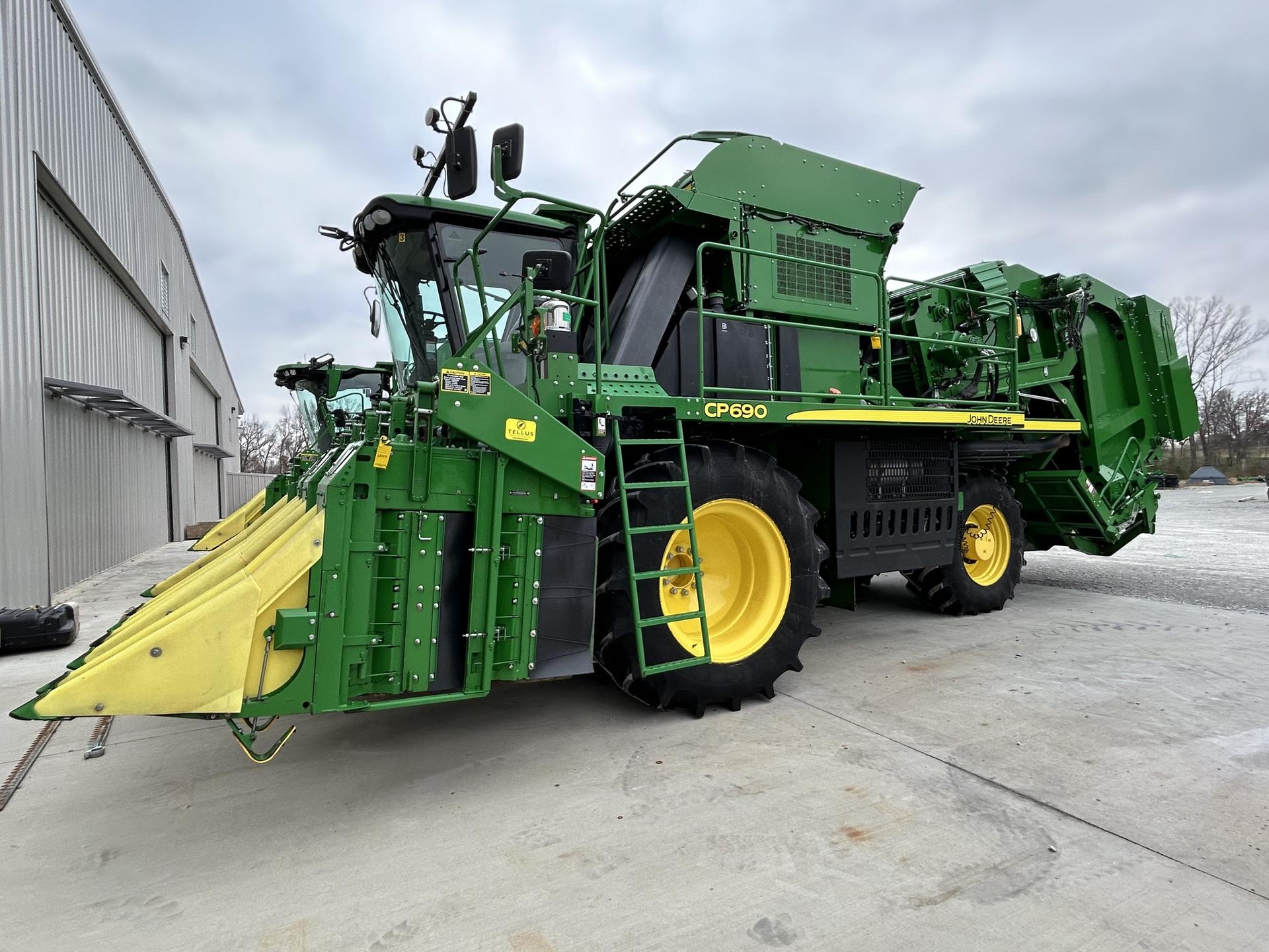 2021 John Deere CP690 Image