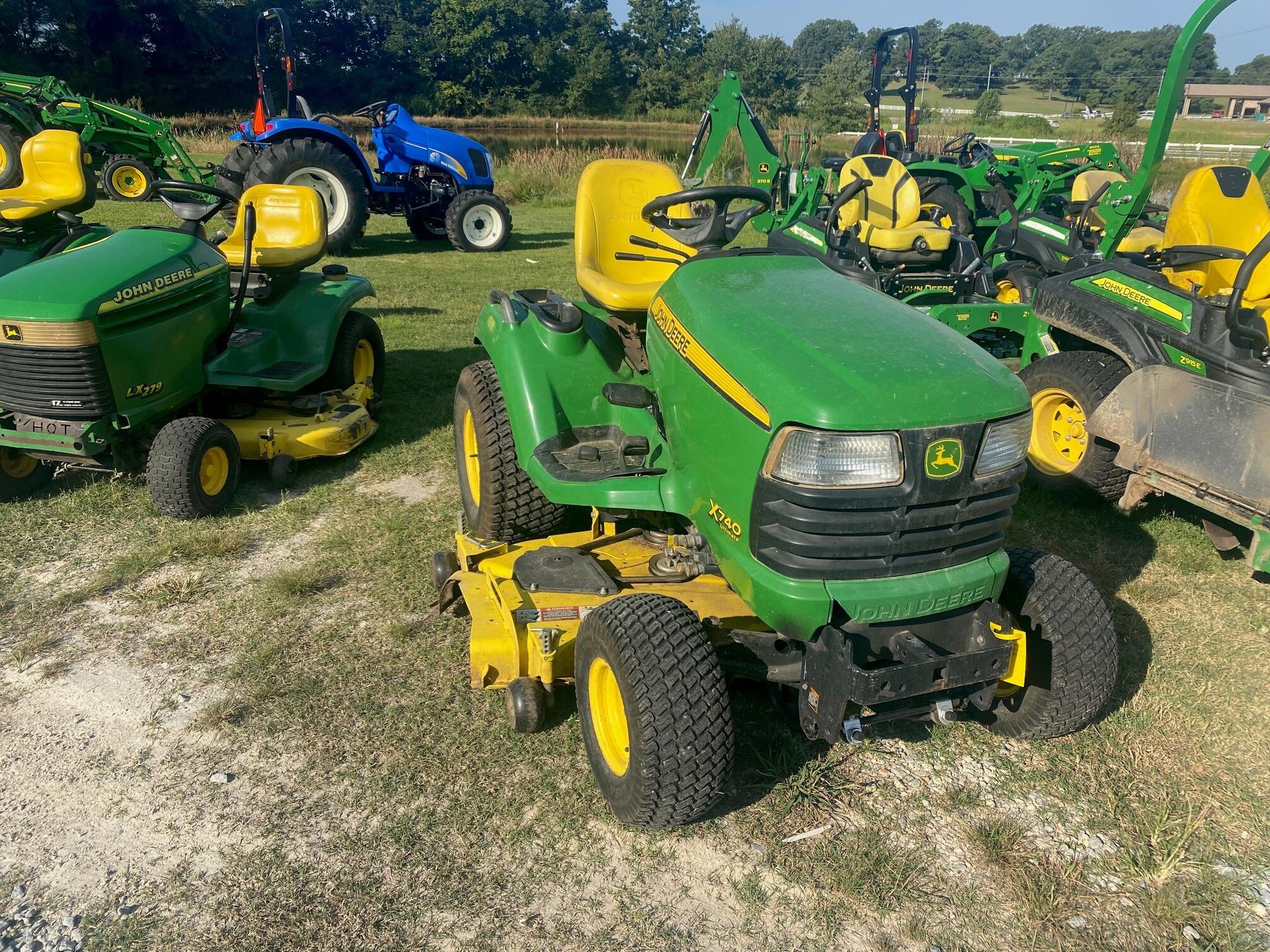 2011 John Deere X740