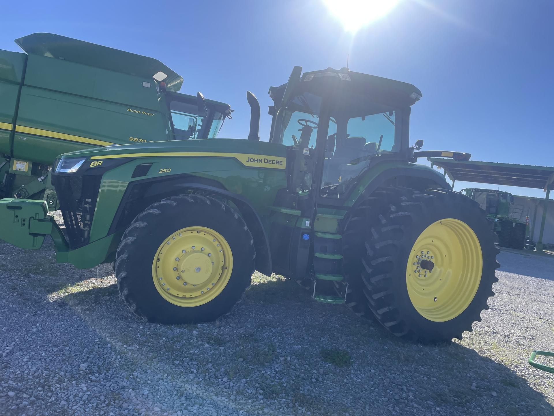 2023 John Deere 8R 250