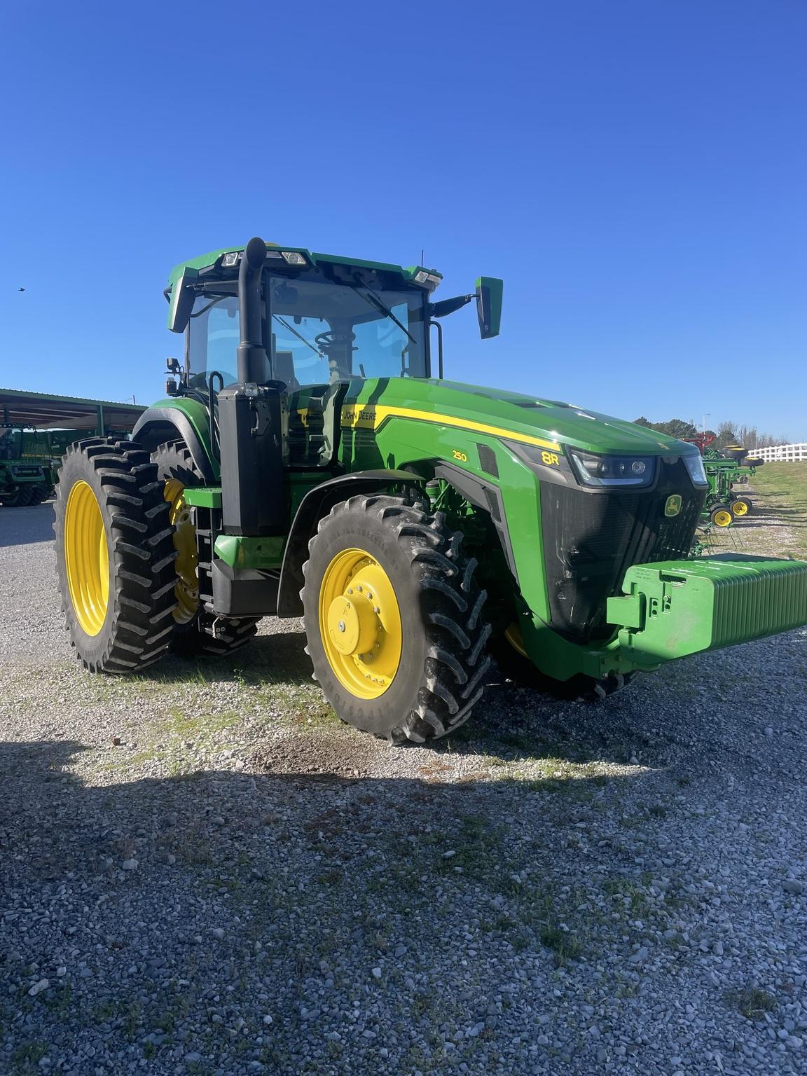 2023 John Deere 8R 250