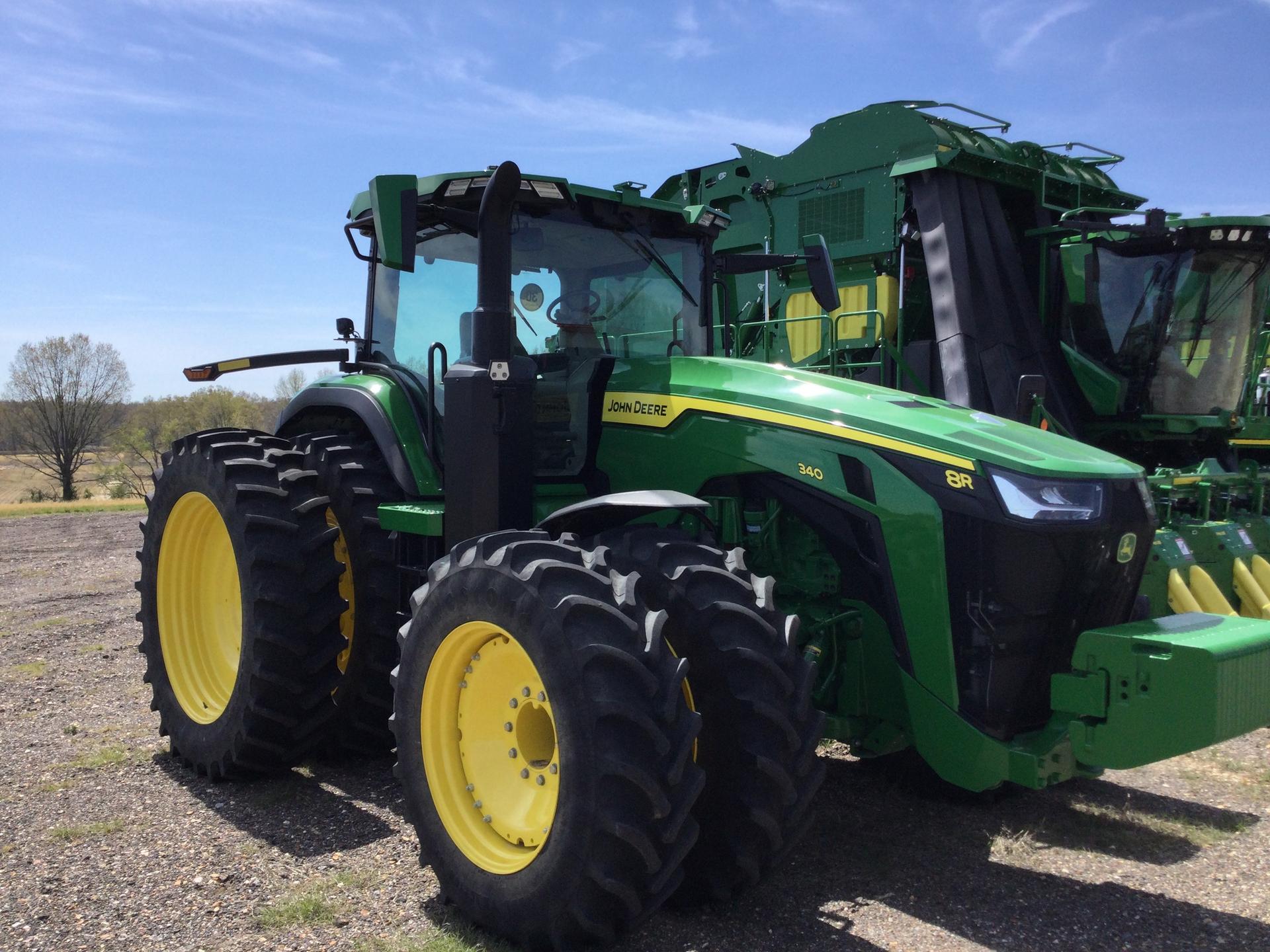 2023 John Deere 8R 340