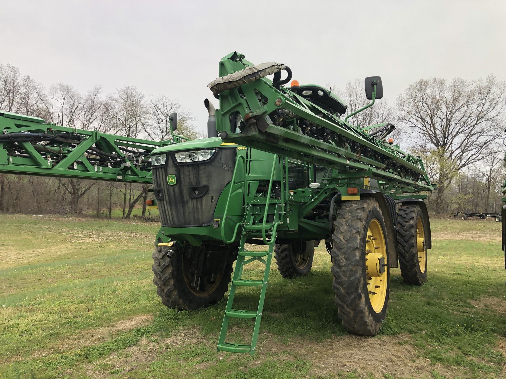 2018 John Deere R4045