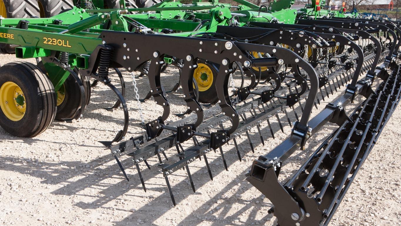 2230LL Level-Lift™ Field Cultivator