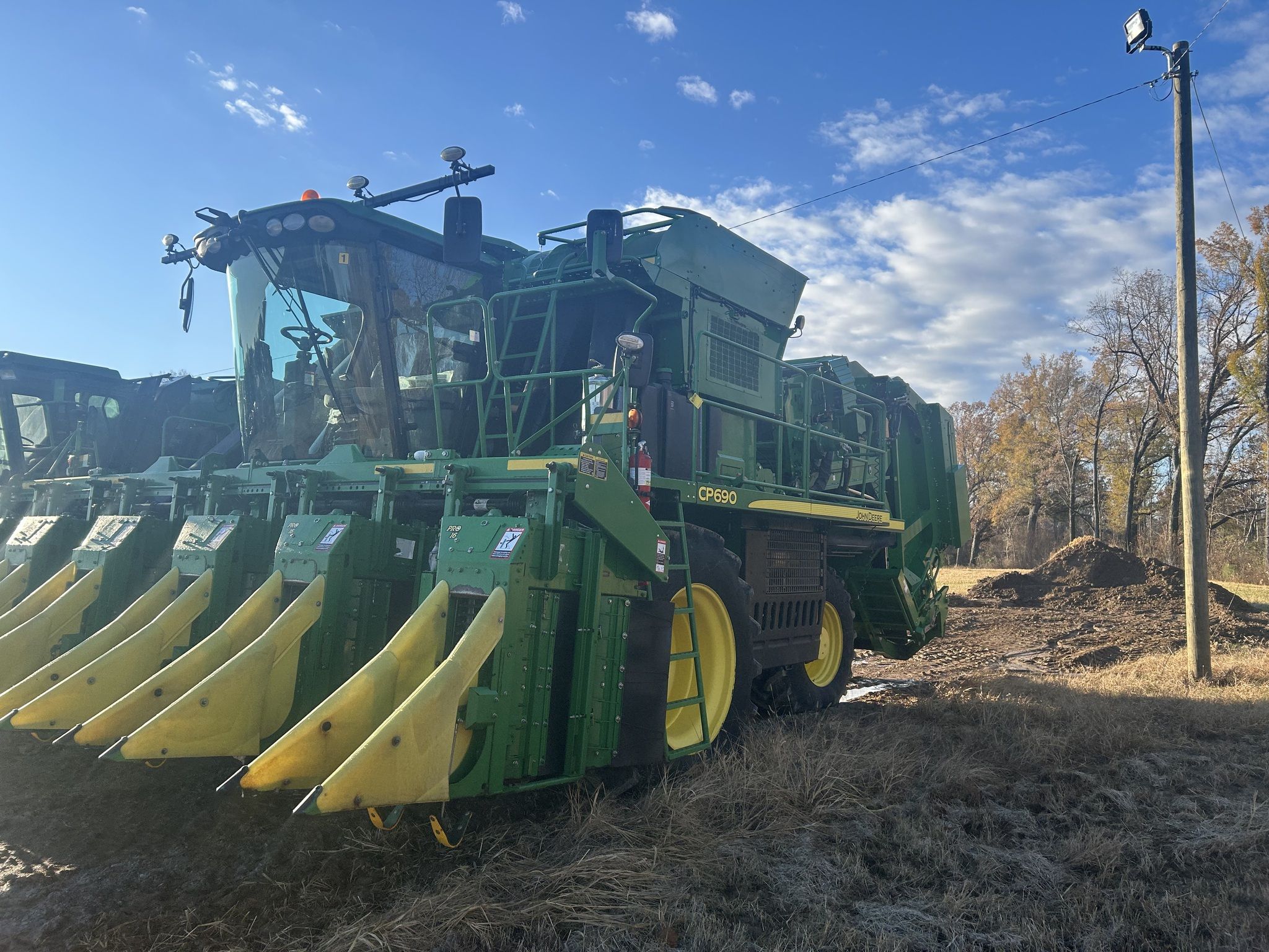 2021 John Deere CP690 Image