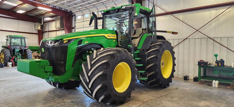 2022 John Deere 8R 340