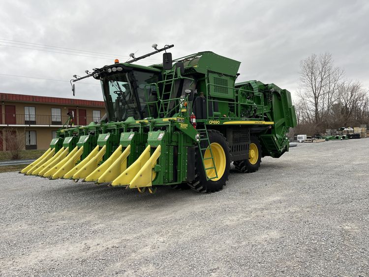 2021 John Deere CP690 Image