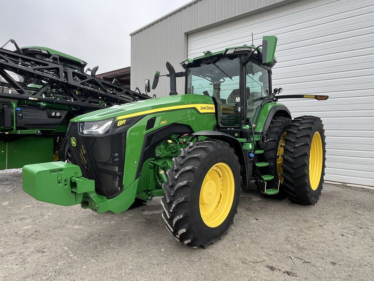 2022 John Deere 8R 250