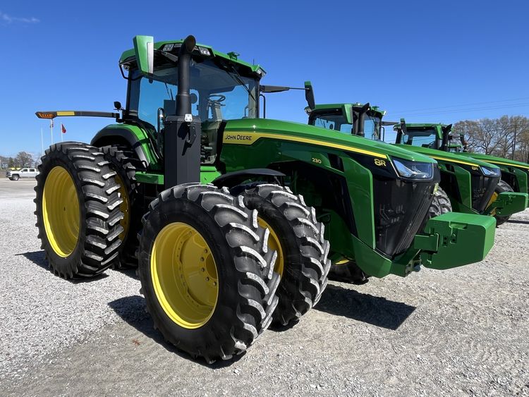 2022 John Deere 8R 230