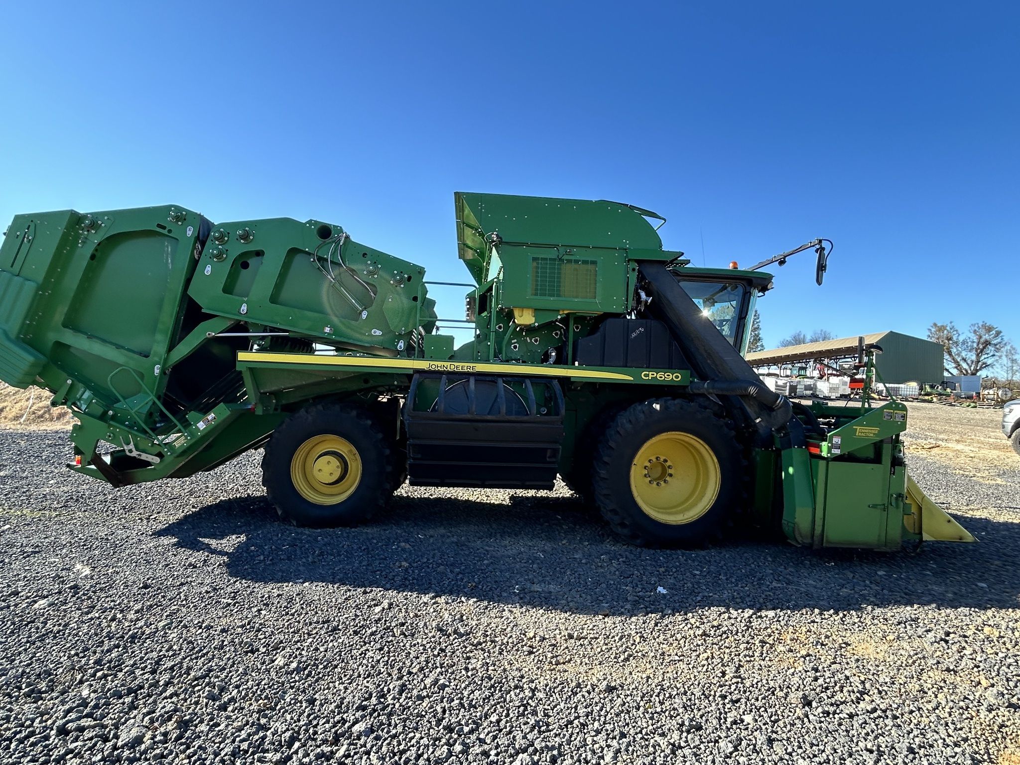 2018 John Deere CP690 Image