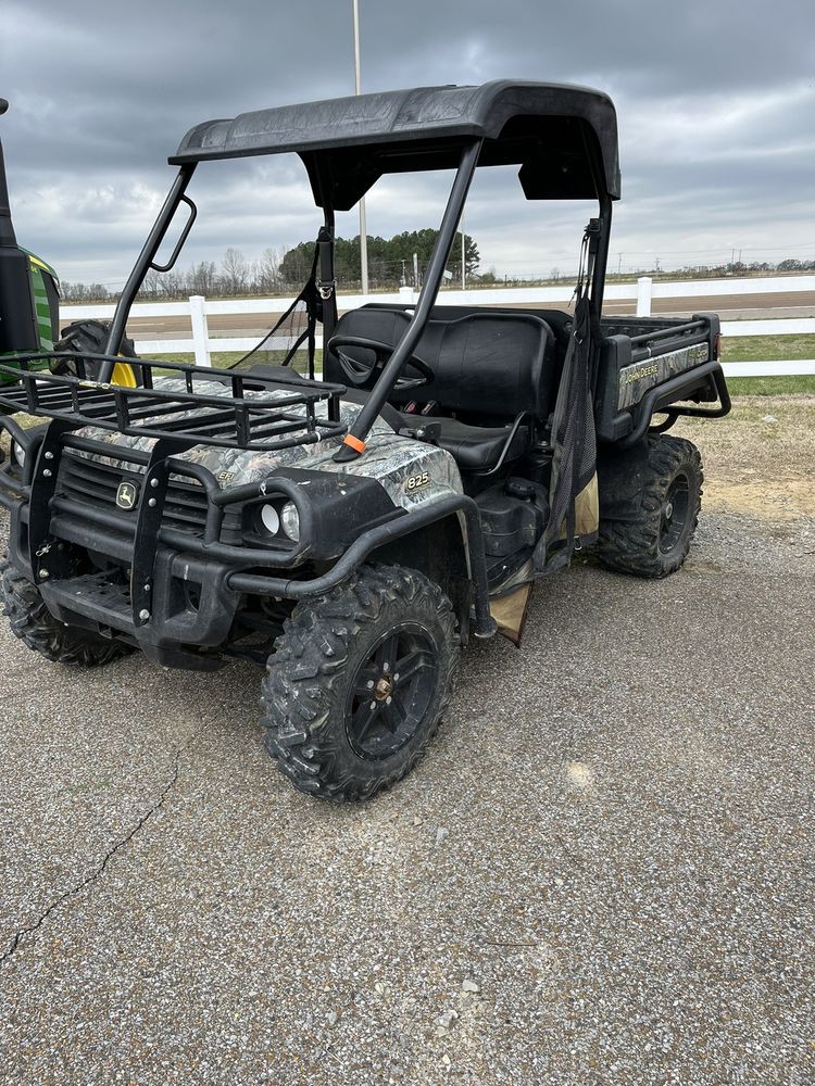 2016 John Deere 825i