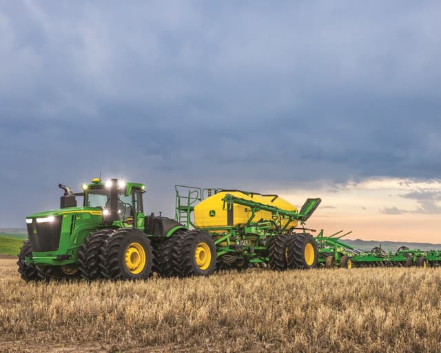 9R640 (1) Best Utility Tractors for Muddy Soil in Tennessee